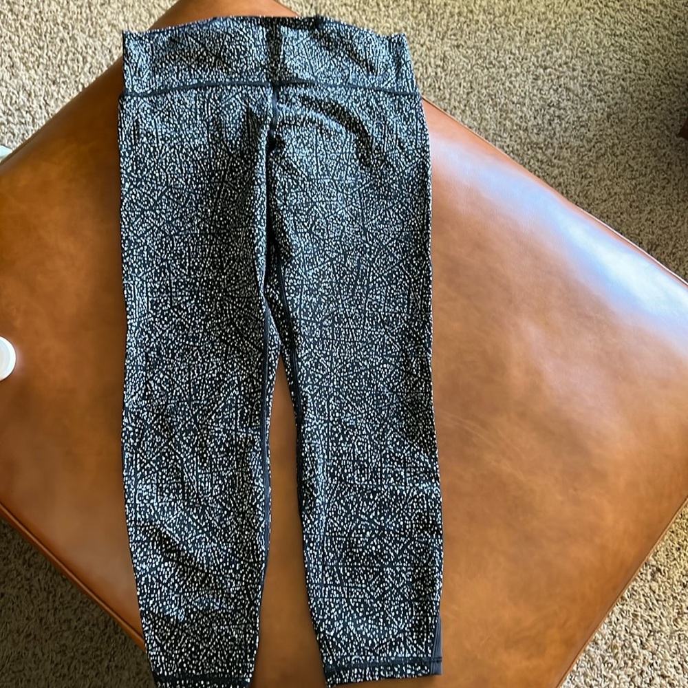 Lululemon Train Times high rise pant 25”, 13, white black print